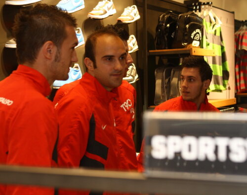 Dinamoviştii au preferat să se relaxeze la Mall înainte derby-ului cu Rapid