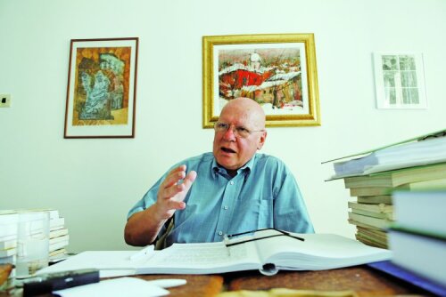 Vicepreședinte la noua Comisie de Etică a FRF, academicianul Răzvan Theodorescu, 72 ani, spune că patronii au poluat inacceptabil fotbalul românesc