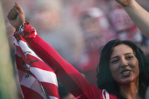 Dinamo a cerut la FRF ca la partidele cu porţi închise să intre doar femeile şi copiii