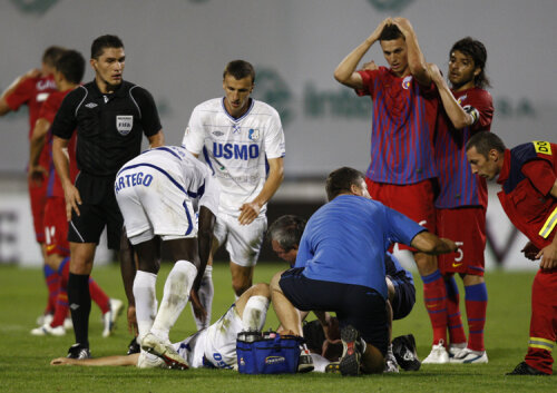 Istvan Kovacs i-a acordat cartonaşul roşu lui Florin Gardoş după ce a văzut cît de gravă este accidentarea lui Cosmin Băcilă