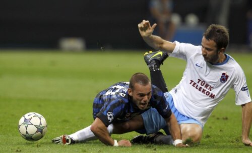 Inter a vrut să-l vîndă pe Sneijder (stînga), în vară, lui Man. United. Transferul a căzut din cauza pretențiilor jucătorului
Foto: Reuters