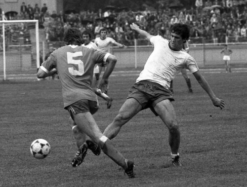 Imagine dintr-un meci U Craiova - Dinamo, disputat în 1983