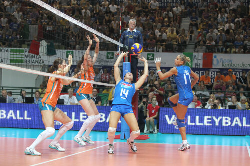 Italia nu a avut probleme în a se califica în semifinale foto: cev.lu