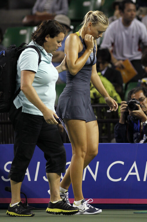 Maria Şarapova a fost nevoită să abandoneze în sferturile de finală ale turneului Premier de la Tokyo  foto: reuters