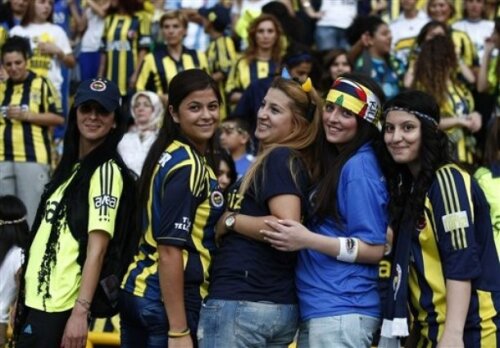 41.000 de femei și copii au umplut tribunele stadionului Sukru Saracoglu  la meciul Fenerbahce - Manisaspor