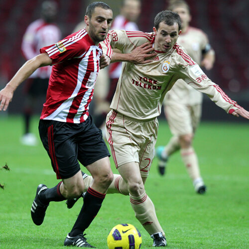 Stancu deschide scorul în faţa echipei lui Cernat!