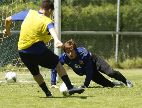 Cojocaru n-a apucat să apere poarta Stelei decît în două amicale, cu Dacia
Chișinău (4-0) și cu Zestafoni
(1-0)