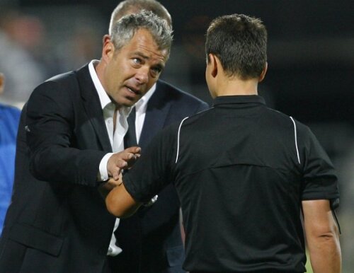 Jorge Costa intr-o discutie cu arbitrul