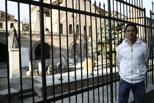 Fabrice Fernandes a fost adus în 2007 la Dinamo la insistenţele lui Mircea Rednic. A jucat doar 7 meciuri pentru cîini