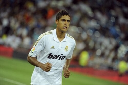 Raphael Varane se consideră nedreptăţit pentru că nu a fost convocat la naţionala mare a Franţei