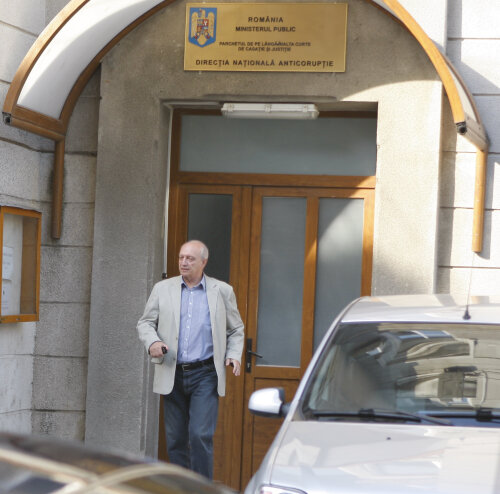 Dan Petrescu-Fibră a fost dis-de-dimineaţă la sediul DNA pentru declaraţii în dosarul Avram. Foto: Cristi Preda