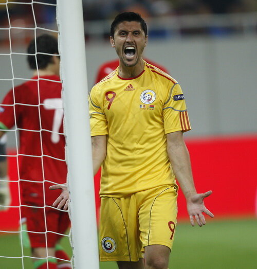 Prestaţia lui Marica în meciul cu Albania este considerată mai puţin importantă decît emisiuni sau telenovele pentru televiziunile româneşti