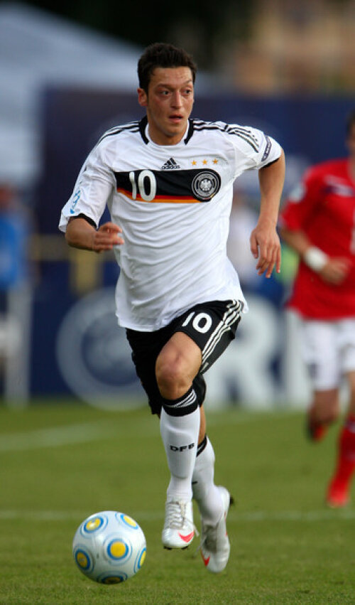Ozil vrea să ajute Turcia să se califice la Euro 2012