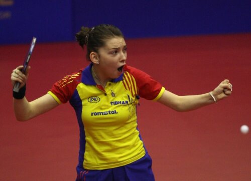 Bernadette Szocs a ţipat de bucurie după victoria din semifinale Foto: Alex Nicodim