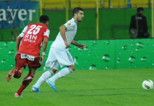 Marius Constantin (în alb) este mărul discordiei între Dinamo şi FC Vaslui