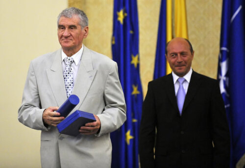 Oprea Vlase a fost premiat în 2009 de preşedintele Traian Băsescu