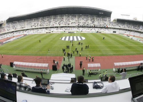 40.000, esprectiv 27.000, acesta este numărul spectatorilor care au fost pe noul Cluj Arena la cele două evenimente organizate pînă azi. Cu FC Braşov sînt aşteptaţi 10.000 de oameni