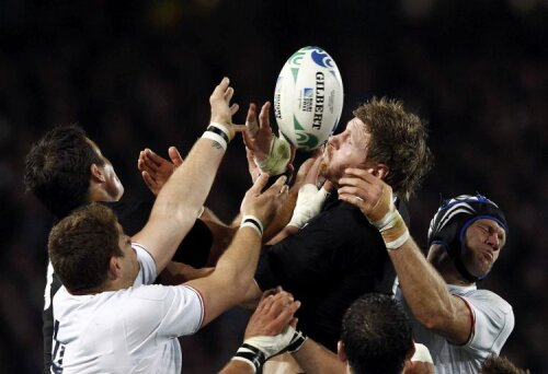 Noua Zeelandă şi Franţa s-au întîlnit şi în grupe. All Blacks au cîştigat clar, 37-17 Foto: Reuters