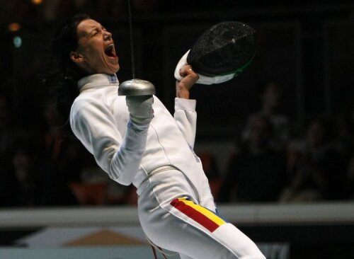 Simona Alexandru şi bucuria de după tuşa de aur. Foto: Reuters