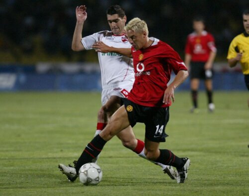 Liviu Ciobotariu, actualul antrenor al lui Dinamo, a jucat împotriva lui manchester pe 11 august 2004