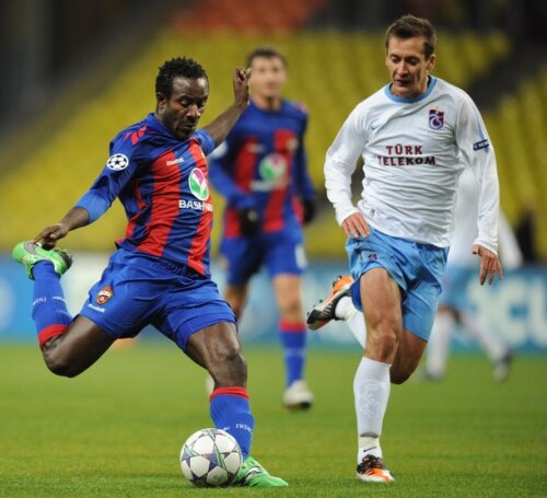 Seydou Doumbia, în roșu și albastru, a ajuns golgeterul Ligii Campionilor