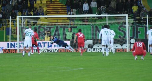 Momentul în care Florin Costea ratează penalty-ul cu FC Vaslui