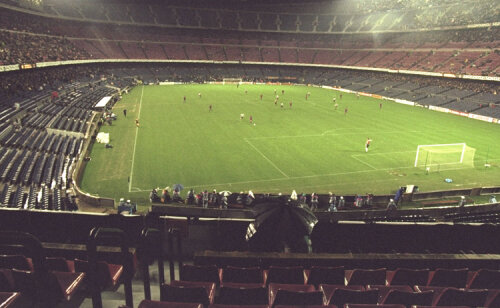 Chiar şi în urmă cu 40 de ani, stadionul Barcelonei era un fel de templu al fotbalului