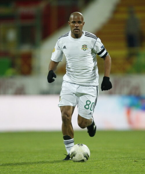 Wesley şi-a provocat stupid eliminarea în minutul 38