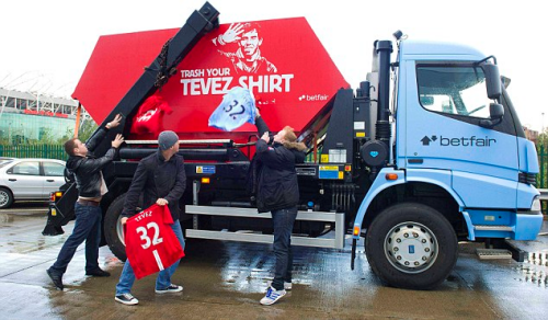 Un sponsor al lui Manchester United a declanşat o campanie împortiva lui Tevez, rebelul care a jucat la echipa lui Sir Alex Ferguson şi acum e la City