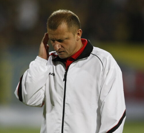 Situaţia de la Oţelul îi dă mari bătăi de cap lui Dorinel Munteanu