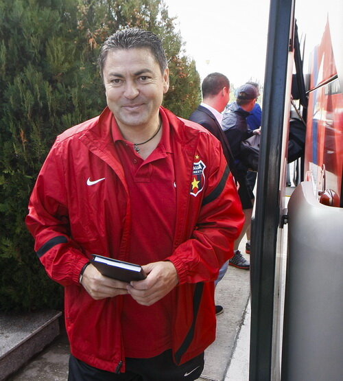 Gigi Becali îl învaţă pe Ilie Stan folosind sfaturile lui Dan Petrescu