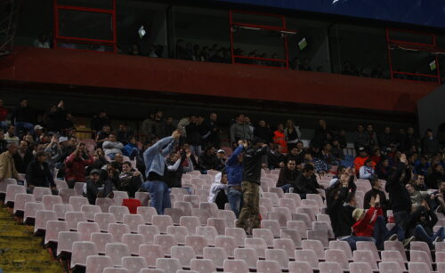 Sezonul trecut, Gigi Becali nu a fost de acord ca rapidiştilor să le fie alocate bilete pentru meciul din Ghencea. Mai mulţi giuleşteni şi-au luat tichete la tribuna I, dar au fost evacuaţi după ce au început să scandeze numele favoriţilor