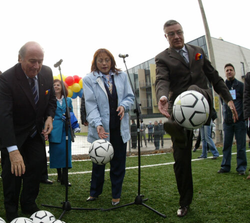 Şeful FIFA, Sepp Blatter este unul din amici lui Mircea Sandu din
fotbalul mare. FOTO Gabriela Arsenie