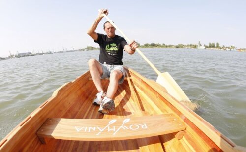 Ivan Patzaichin promovează Delta Dunării cu ajutorul canotcii, o invenție proprie. FOTO Cristi Preda