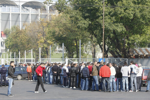Coada la bilete inaintea meciului Steaua - Rapid