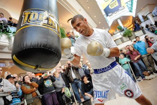 Lucian Bute a susținut, ieri, antrenamentul cu publicul foto: cyberpresse.ca