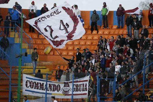 Temerile şefilor din Gruia sînt accentuate de relaţiile de prietenie dintre galeria lui Dinamo şi cea a Universităţii Cluj