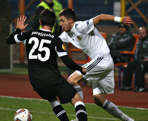 Zmeu (în alb) a marcat aseară cel mai important gol din cariera sa. FOTO Mediafax