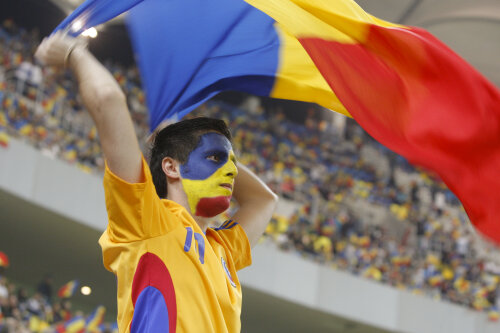 Suporter al naționalei la meciul cu Belarus, din preliminariile CE 2012