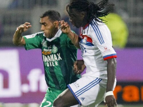 Nicoliță (în verde) a adunat 237 de minute în patru partide disputate pentru St. Etienne în Ligue 1
FOTO Reuters