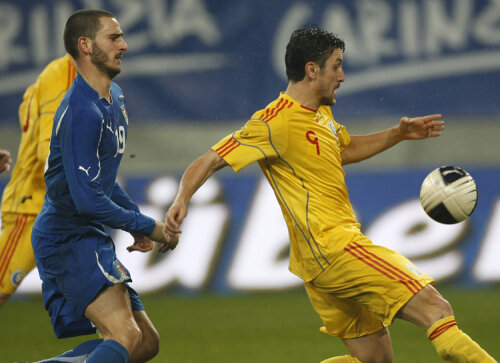 Marica a înscris două goluri în România-Italia, 1-1, disputat în Austria. Cîte unul în fiecare poartă ;)