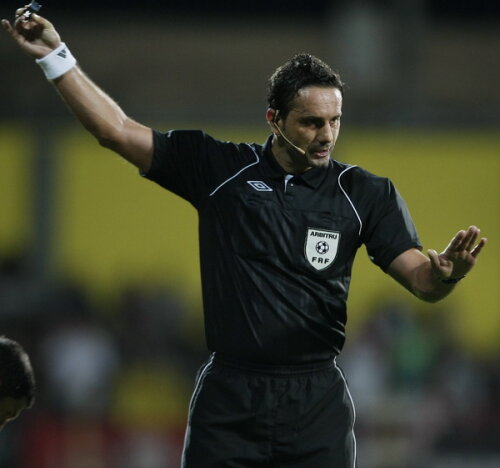 Atît medieşenii, cît şi cei de la Vaslui se plîng de prestaţia lui Colţescu