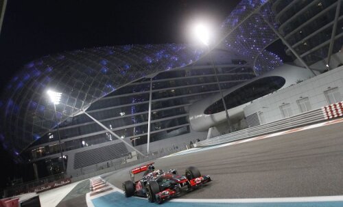 3 victorii a reuşit Lewis Hamilton în acest sezon: China, Germania şi Emiratele Arabe Unite