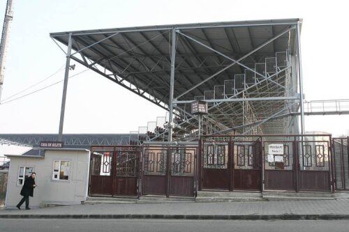 Microbiştii nu s-au înghesuit la casele de bilete pentru meciul CFR - U Cluj, după ce conducerea gazdelor a stabilit preţuri mari la tichete