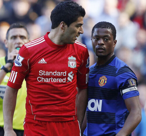 Luis Suarez şi Patrice Evra (foto: daylife.com)