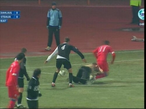 Prepeliţă cade în careu după atacul lui VIlladsen (captură: DigiSport 1)