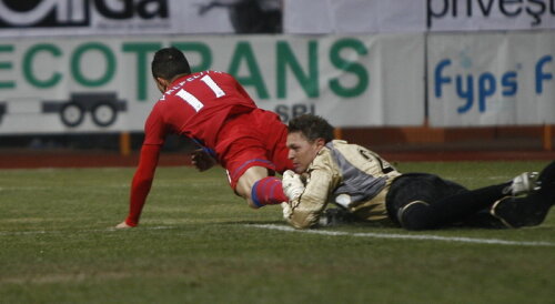 Villadsen l-a faultat în careu pe Prepeliţă, dar Marius Avram n-a acordat penalty