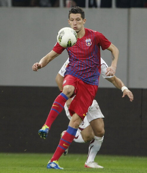 Mihai Costea e din ce în ce mai criticat de către Gigi Becali, dar Dragomir crede că ar trebui susţinut în continuare de patron