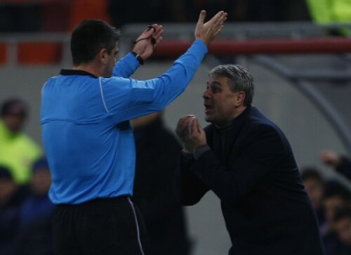 Alexandru Deaconu l-a trimis în tribună pe Șumudică în minutul 83 al meciului Steaua - FC Brașov, 1-0