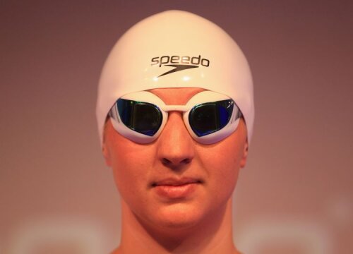 Dubla campioană olimpică Rebeca Adlington a prezentat casca şi ochelarii Fastskin3